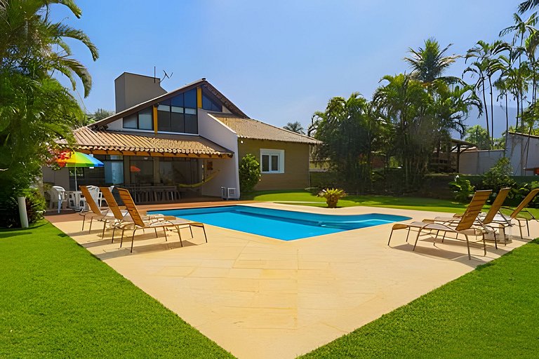 Casa Pé-na-Areia | Toninhas | 5 a 6  Suítes c/Serviço