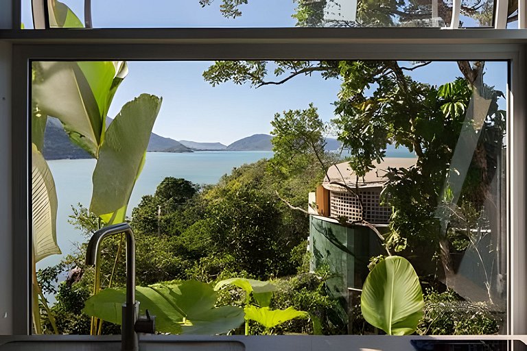 Casa Bravinha • Vista • Praia deserta • Estrelas
